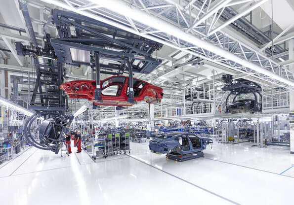 Montagem do Audi e-tron GT na fábrica da Audi em Böllinger Höfe, na Alemanha.
